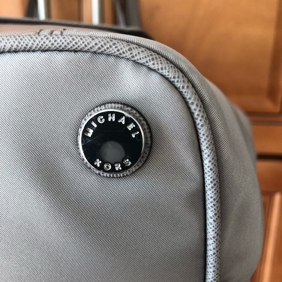 SOLD!!! NWT Michael Kors Jet Set Grey Lg Pocket MF - Picture 4 of 8